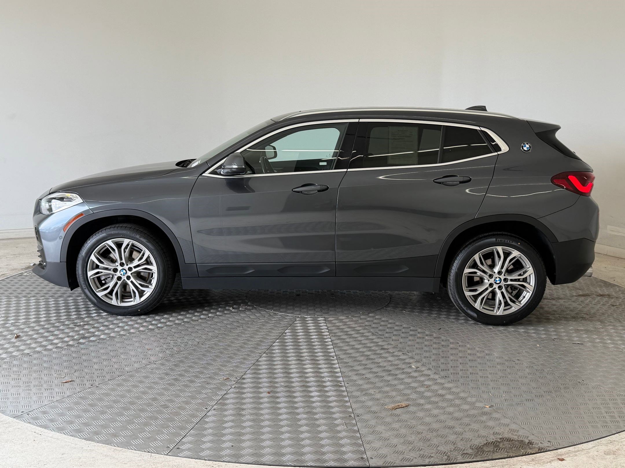Used 2021 BMW X2 xDrive28i w/ Convenience Package image 2