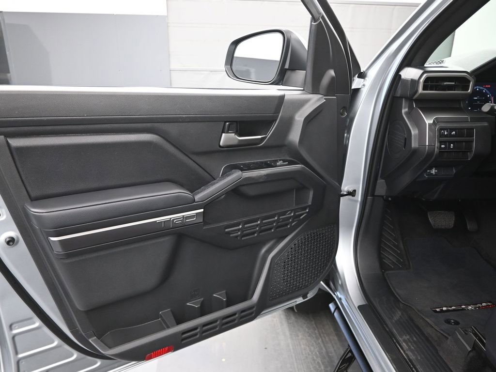 Used 2025 Toyota Tacoma TRD Off-Road image 13