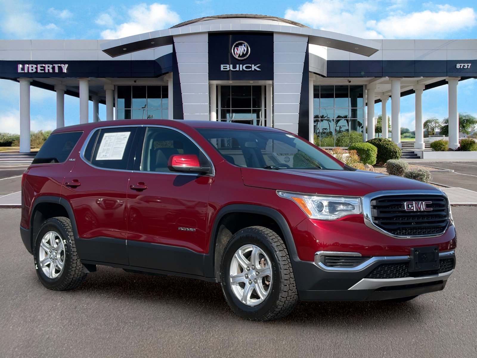 Used 2018 GMC Acadia SLE FWD image 2
