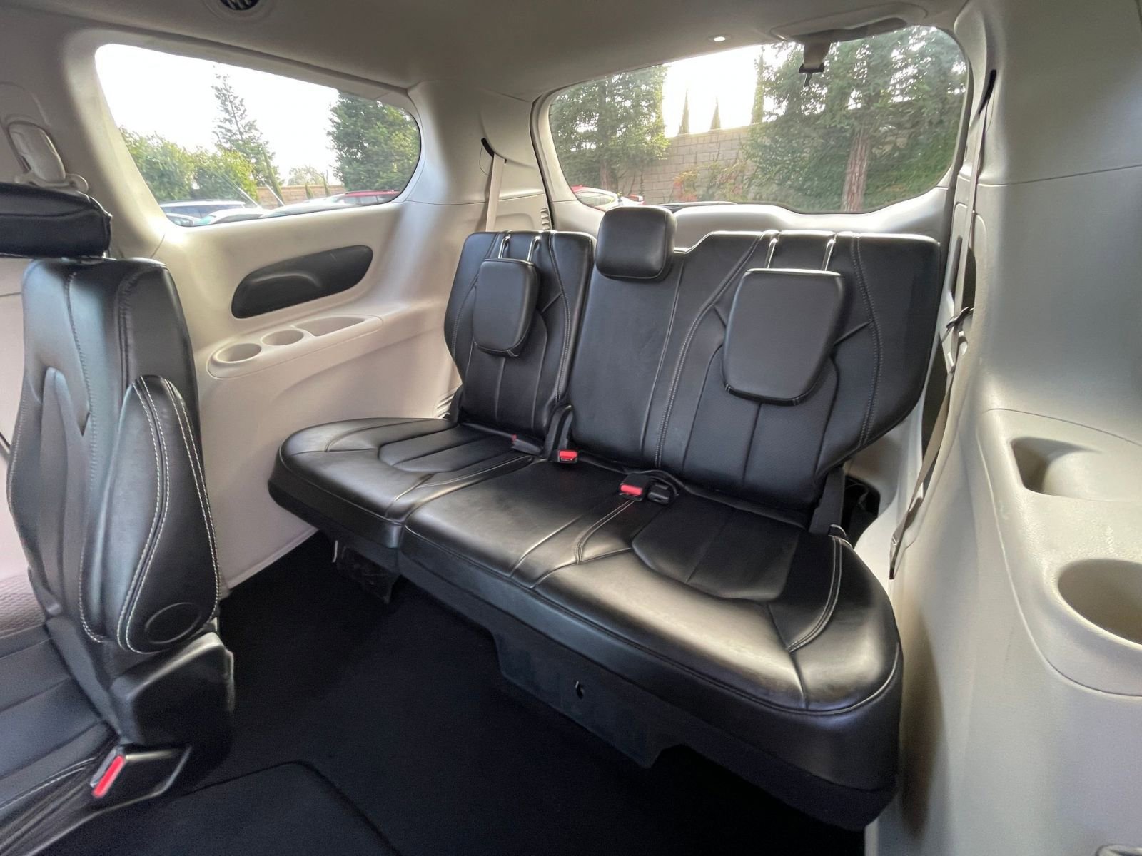 Used 2024 Chrysler Pacifica Touring-L image 31