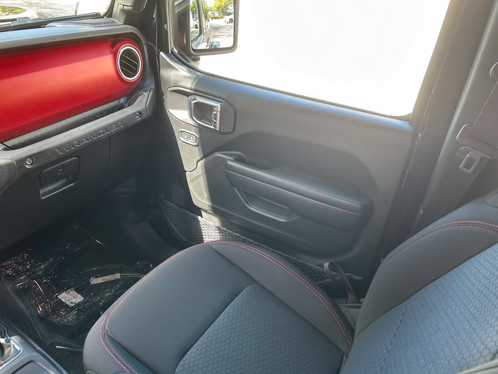 Used 2023 Jeep Wrangler Rubicon AWD/4WD image 11