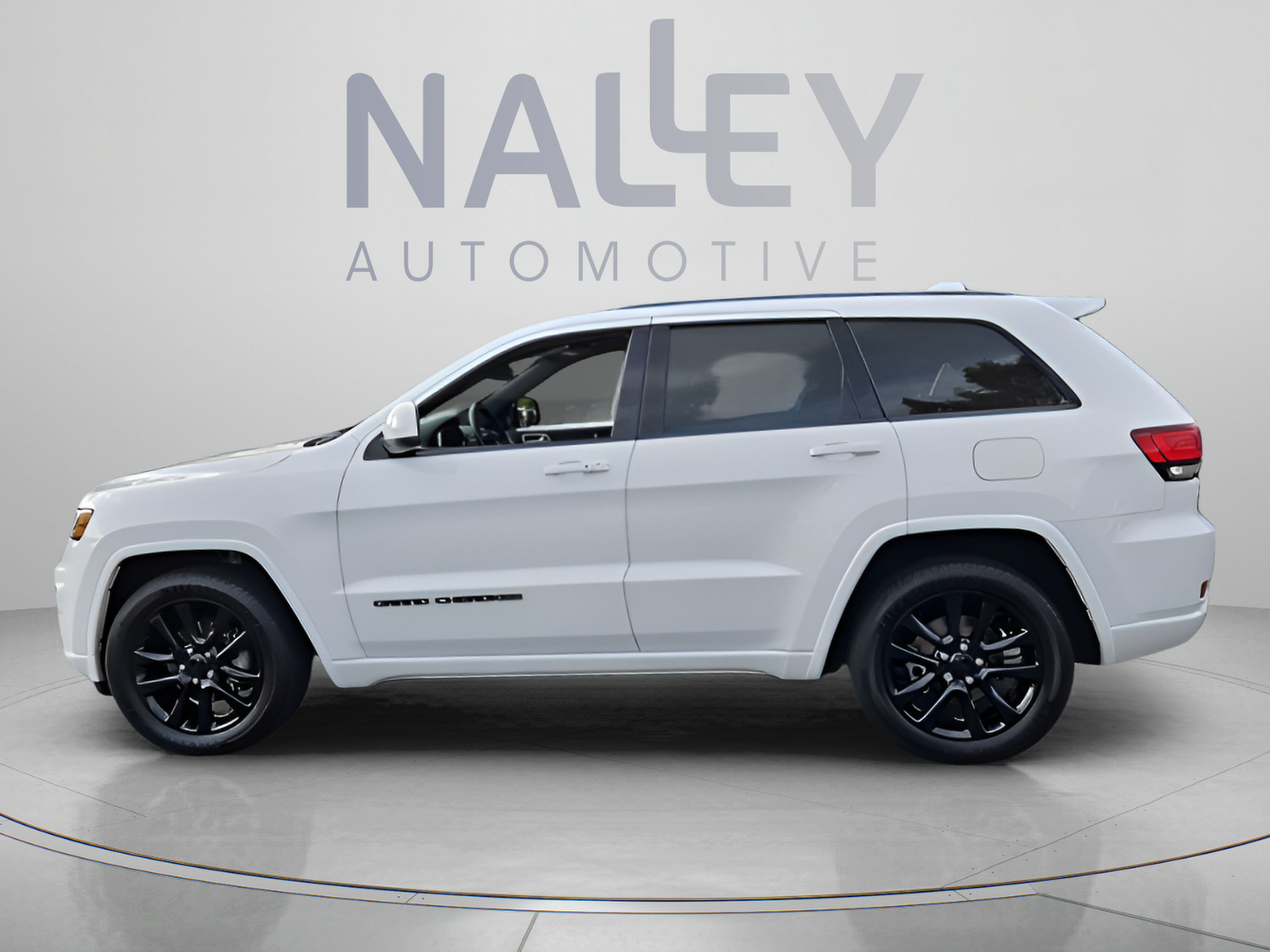 Used 2020 Jeep Grand Cherokee Altitude RWD image 2
