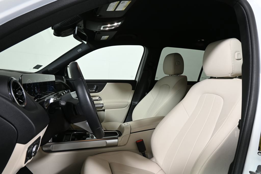 Used 2025 Mercedes-Benz GLB 250 4MATIC image 15