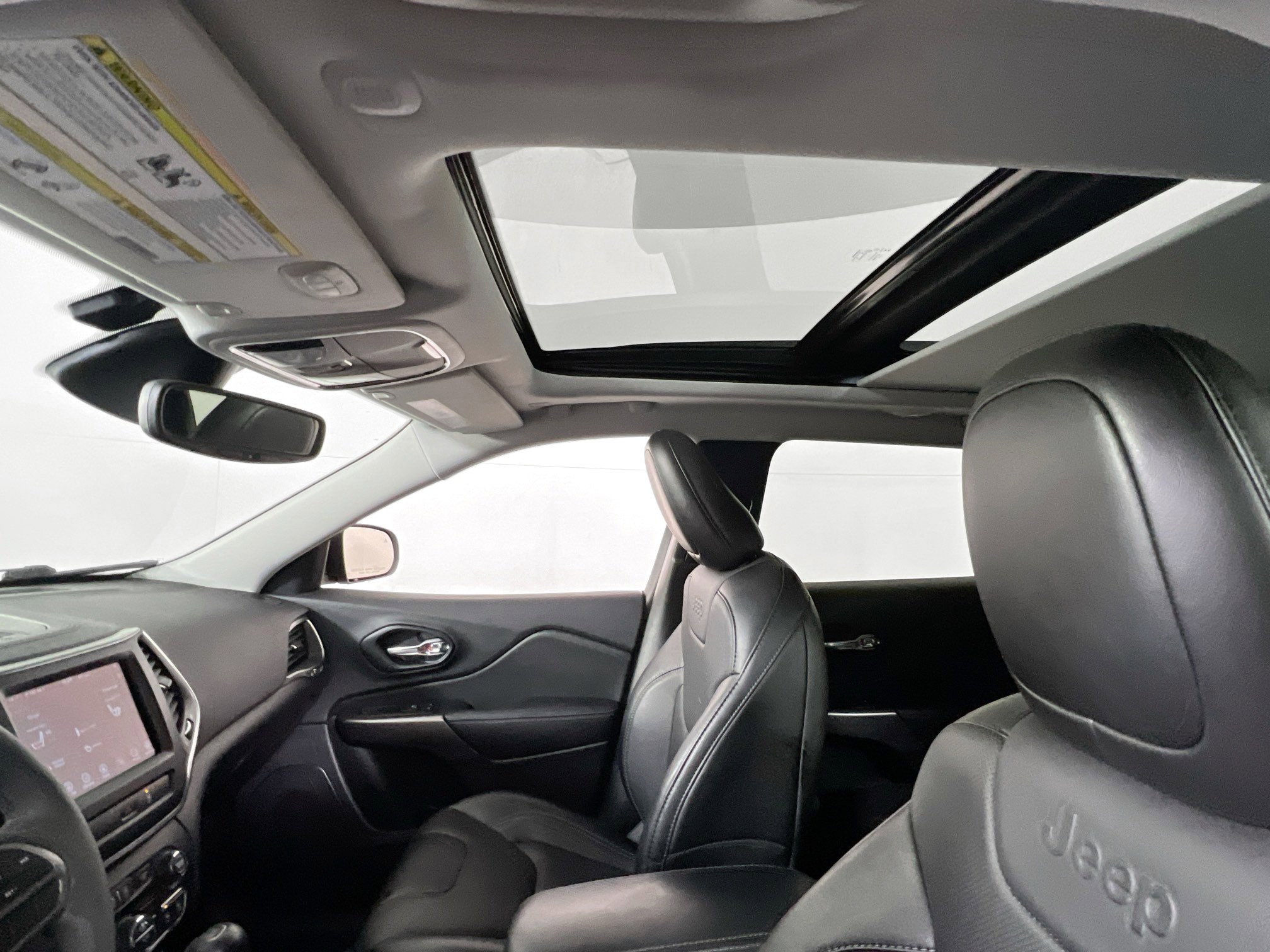 Used 2022 Jeep Cherokee Latitude Lux w/ Sun & Sound Group image 21