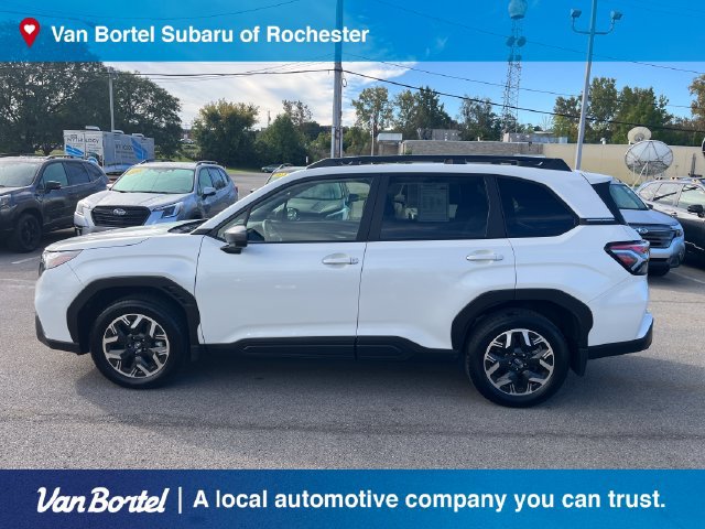 Used 2025 Subaru Forester Premium AWD/4WD image 2
