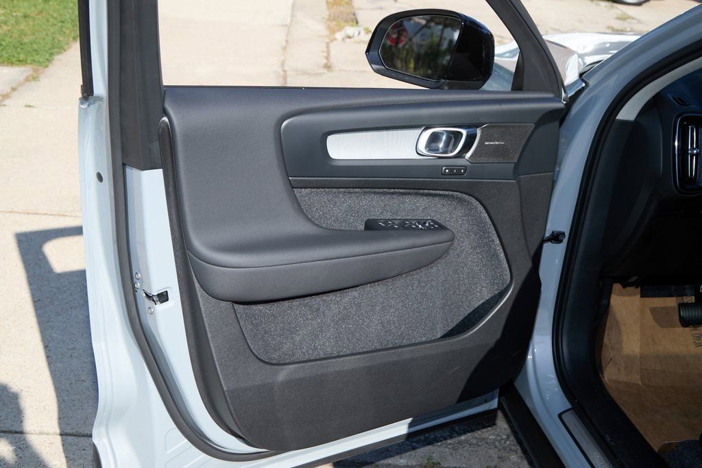 New 2026 Volvo XC40 B5 Ultra w/ Climate Package image 10