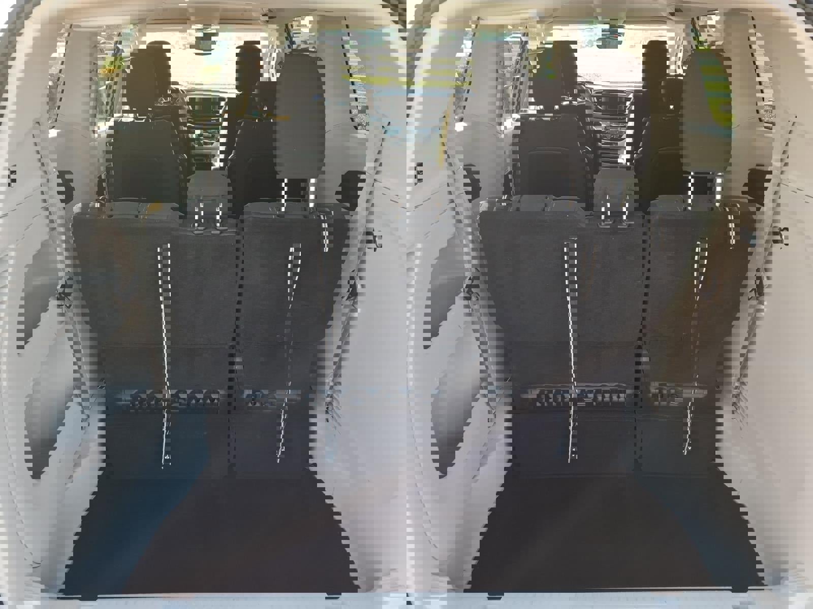 Used 2023 Chrysler Voyager LX image 18