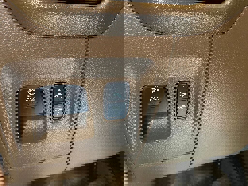 Used 2019 RAM 1500 Laramie image 18