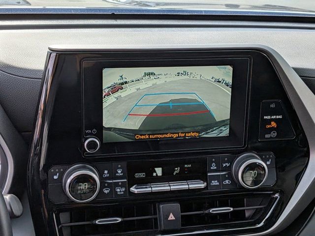 Used 2024 Toyota Highlander XLE AWD/4WD image 22
