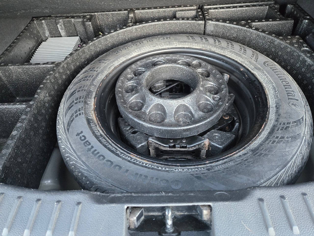 Used 2012 Ford Focus Titanium FWD image 29
