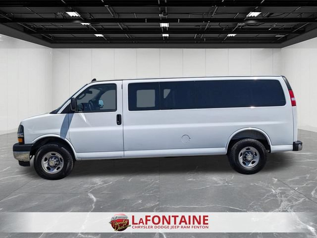 Used 2025 Chevrolet Express 3500 LT w/ LT Preferred Equipment Group RWD image 2