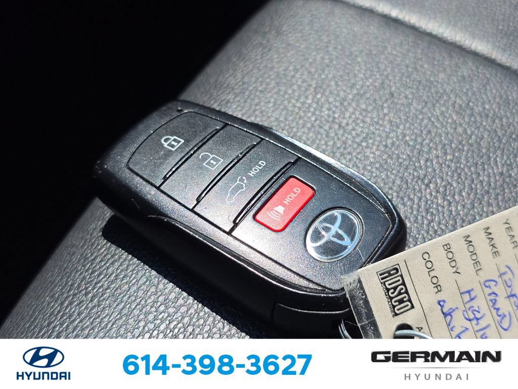 Used 2024 Toyota Grand Highlander AWD image 35