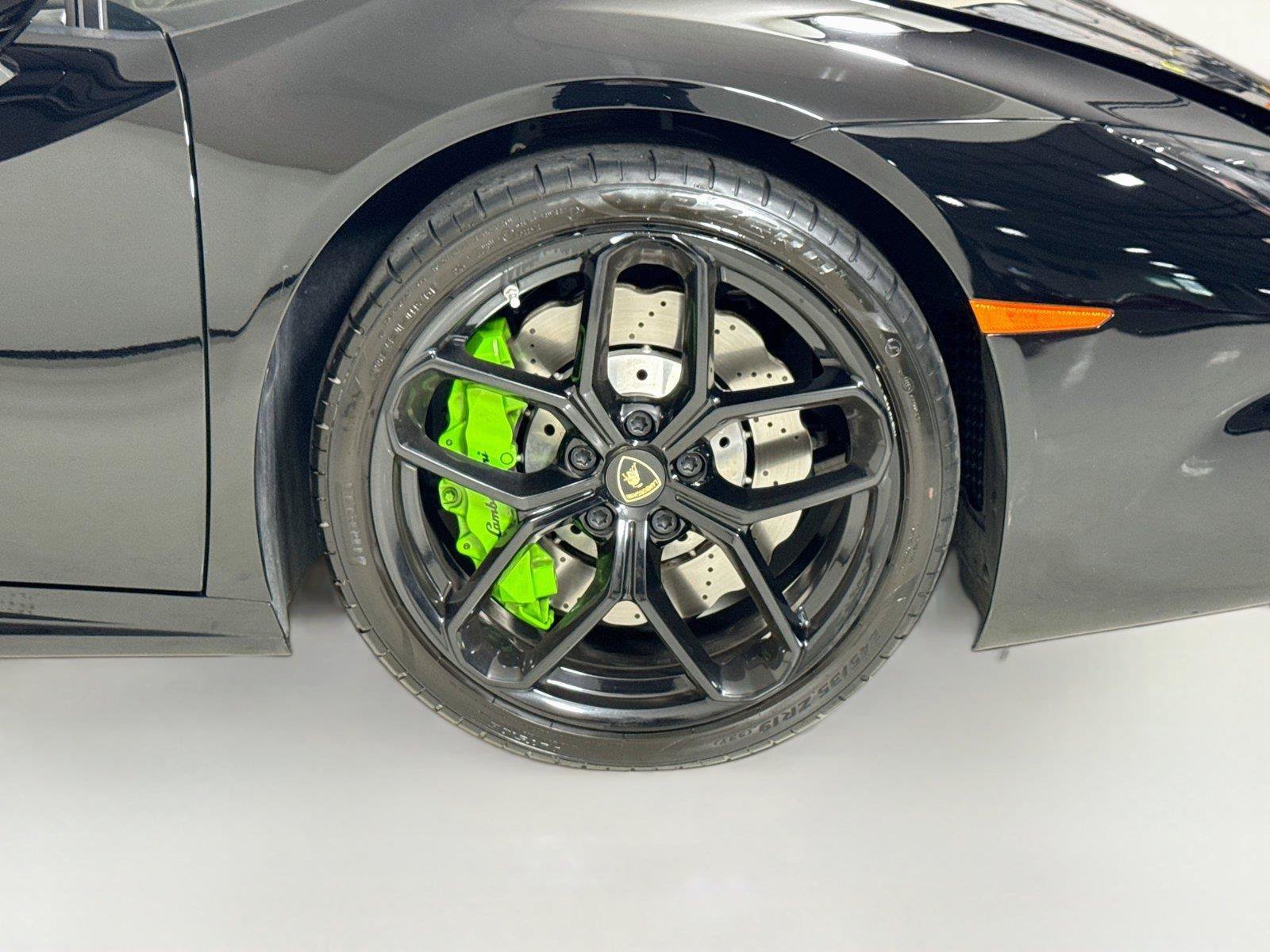 Used 2017 Lamborghini Huracan LP 580-2 RWD image 32