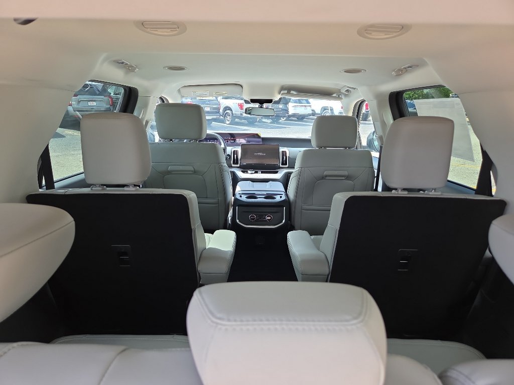 New 2026 Ford Expedition Active RWD image 25