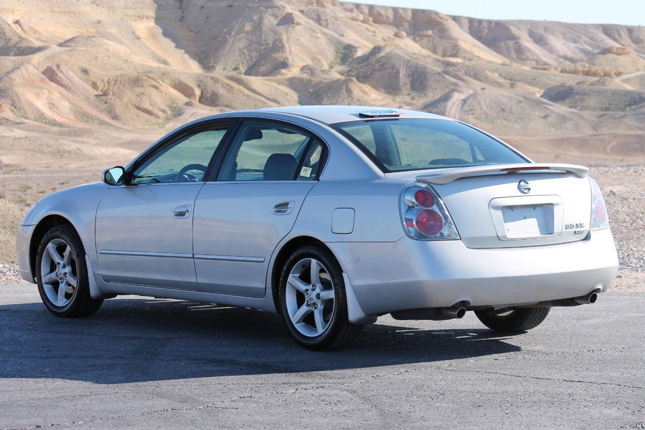 Used 2005 Nissan Altima 3.5 SE w/ (X02) Navigation Pkg FWD image 6