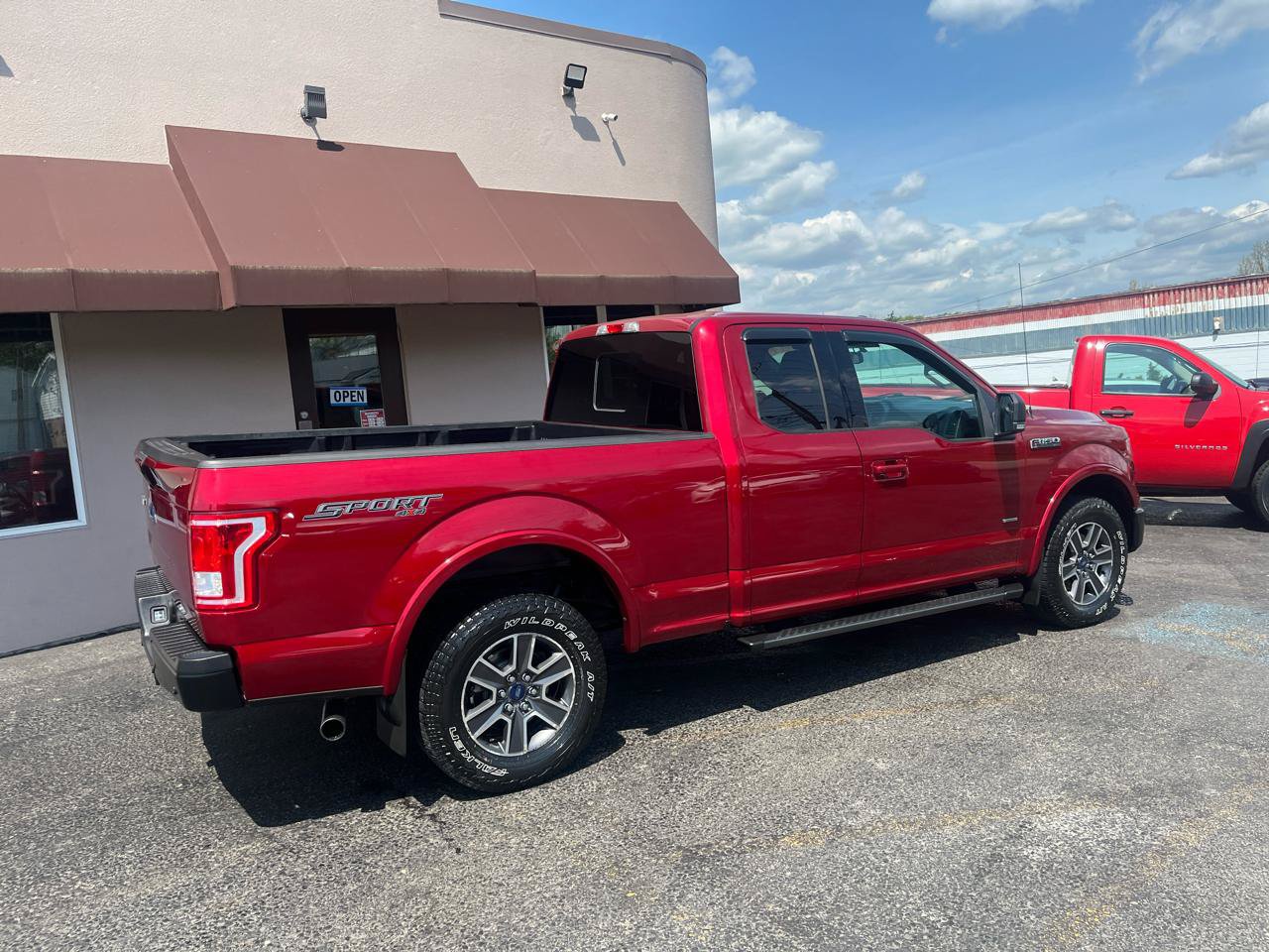 Used 2017 Ford F150 XLT w/ Equipment Group 302A Luxury AWD/4WD image 5