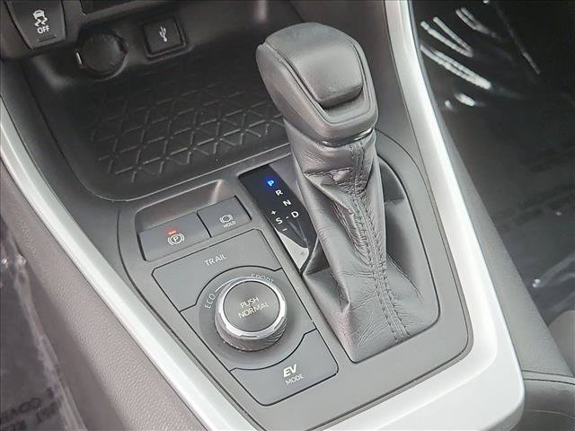 Used 2021 Toyota RAV4 XLE w/ Carpet Mat Package (TMS) AWD/4WD image 17
