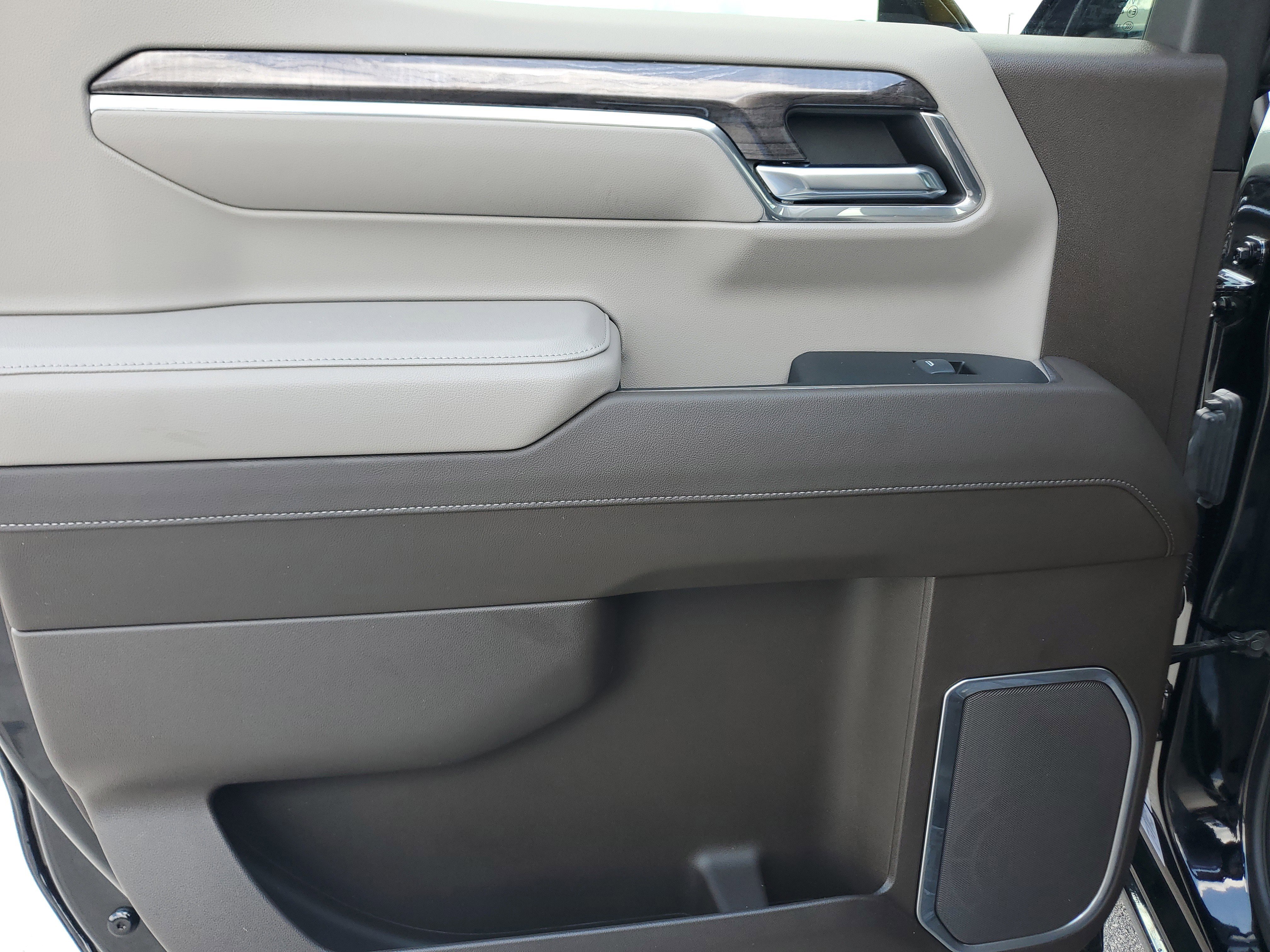 Used 2024 Chevrolet Silverado 1500 LTZ image 25