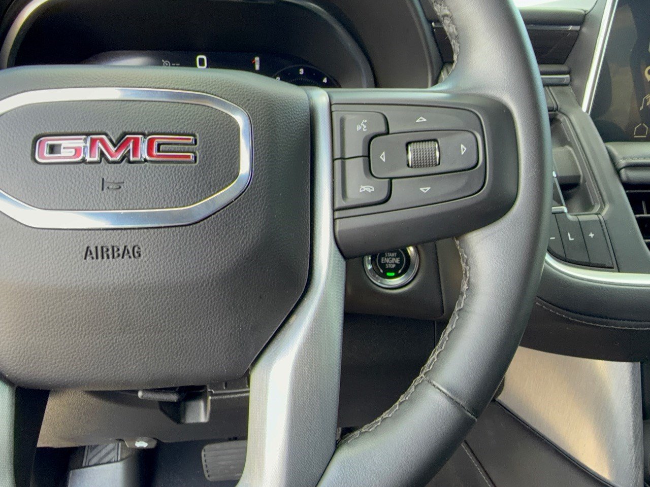 Used 2023 GMC Yukon SLE RWD image 19
