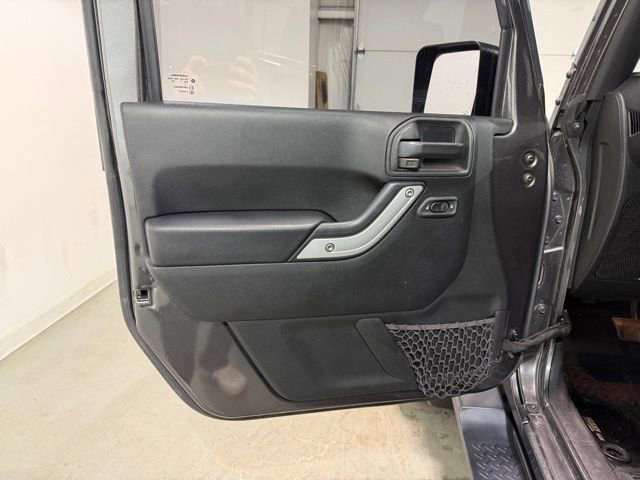 Used 2017 Jeep Wrangler Unlimited Sahara w/ Dual Top Group image 8