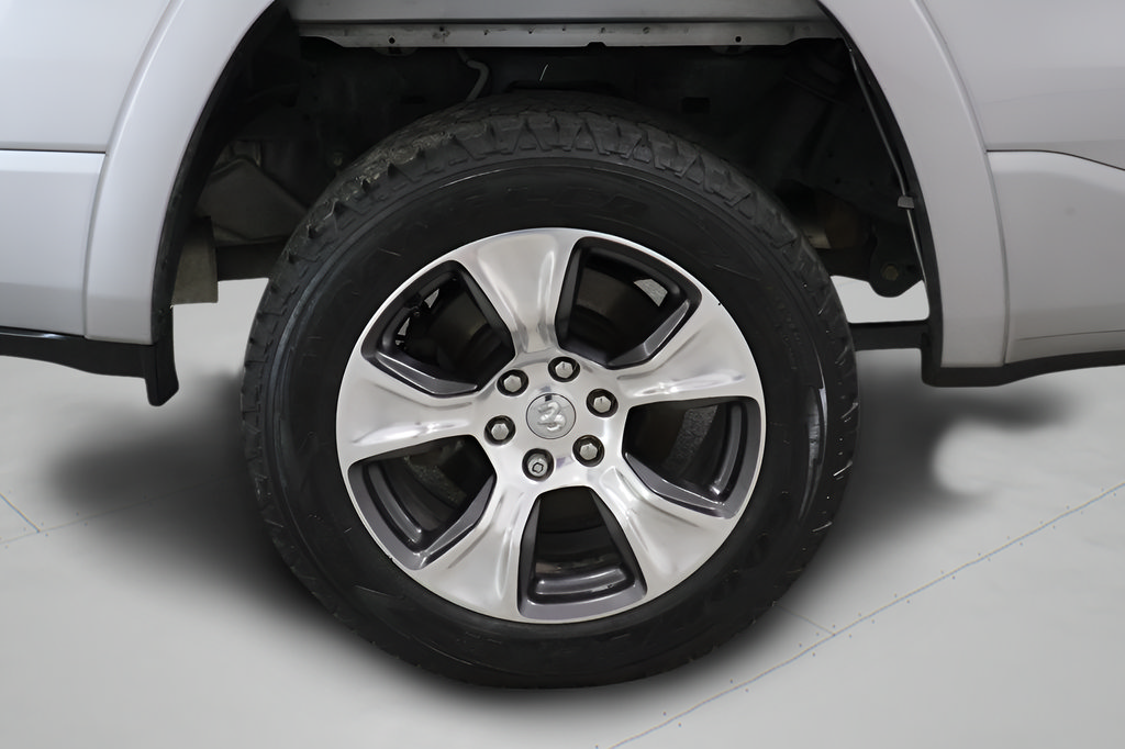 Used 2019 RAM 1500 Laramie AWD/4WD image 31
