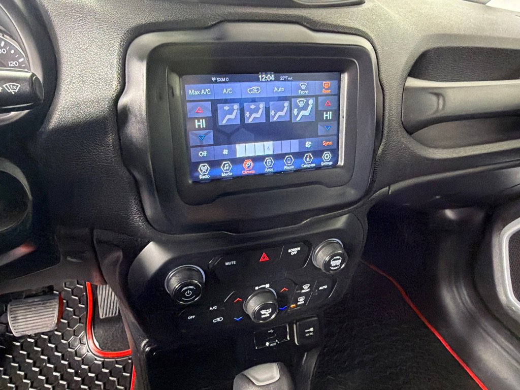 Used 2018 Jeep Renegade Latitude image 16