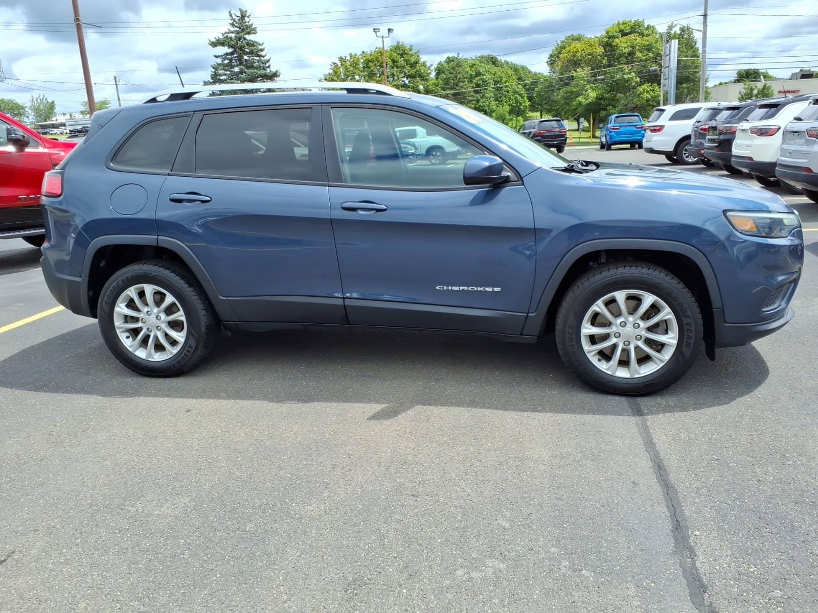 Used 2020 Jeep Cherokee Latitude AWD/4WD image 4