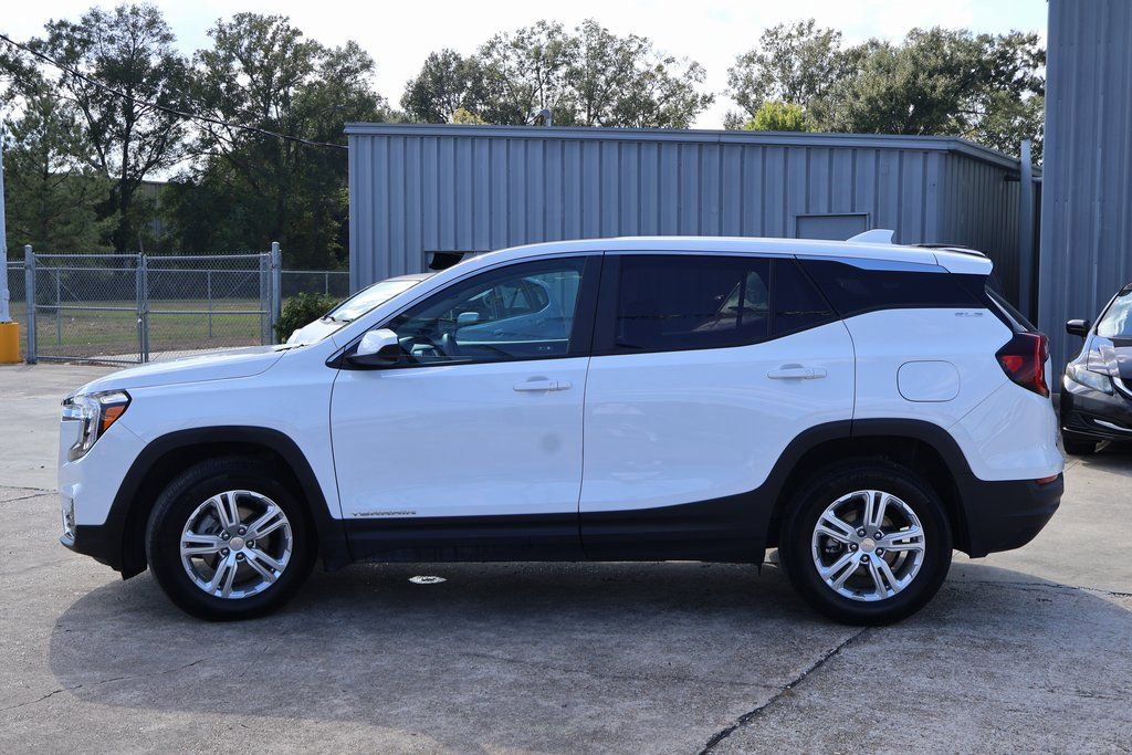 Used 2024 GMC Terrain SLE image 23
