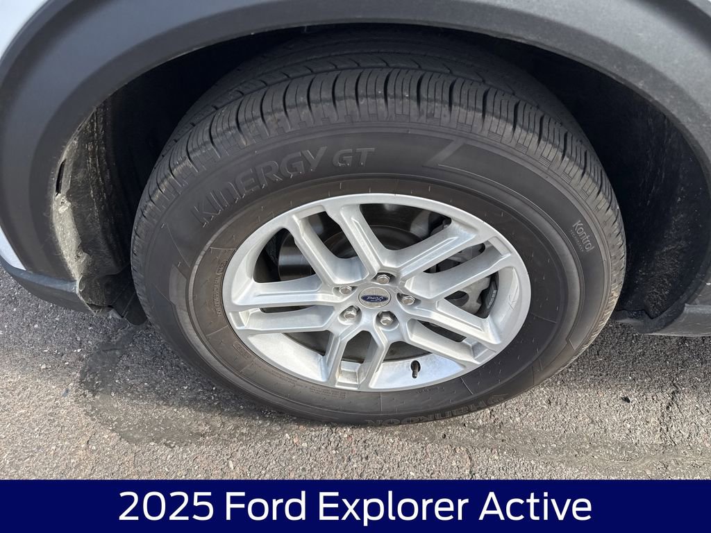 Used 2025 Ford Explorer Active AWD/4WD image 11
