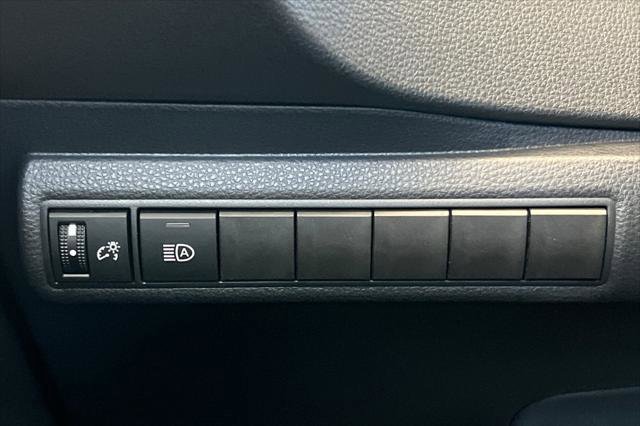 Certified 2025 Toyota Corolla LE image 27