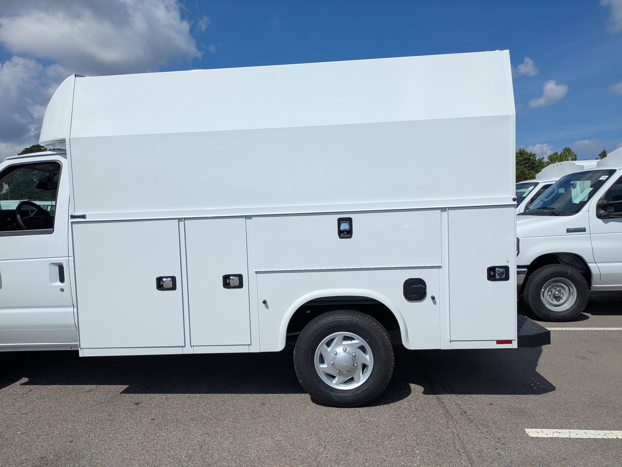 New 2027 Ford E-350 and Econoline 350 Super Duty w/ Power Equipment Group RWD image 26