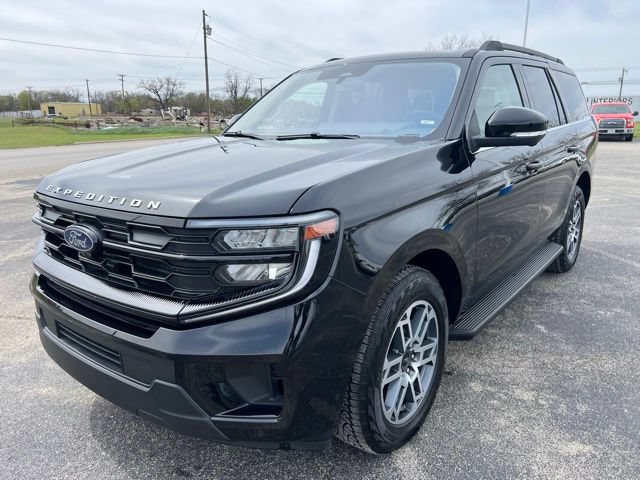 Used 2025 Ford Expedition Active AWD/4WD image 1