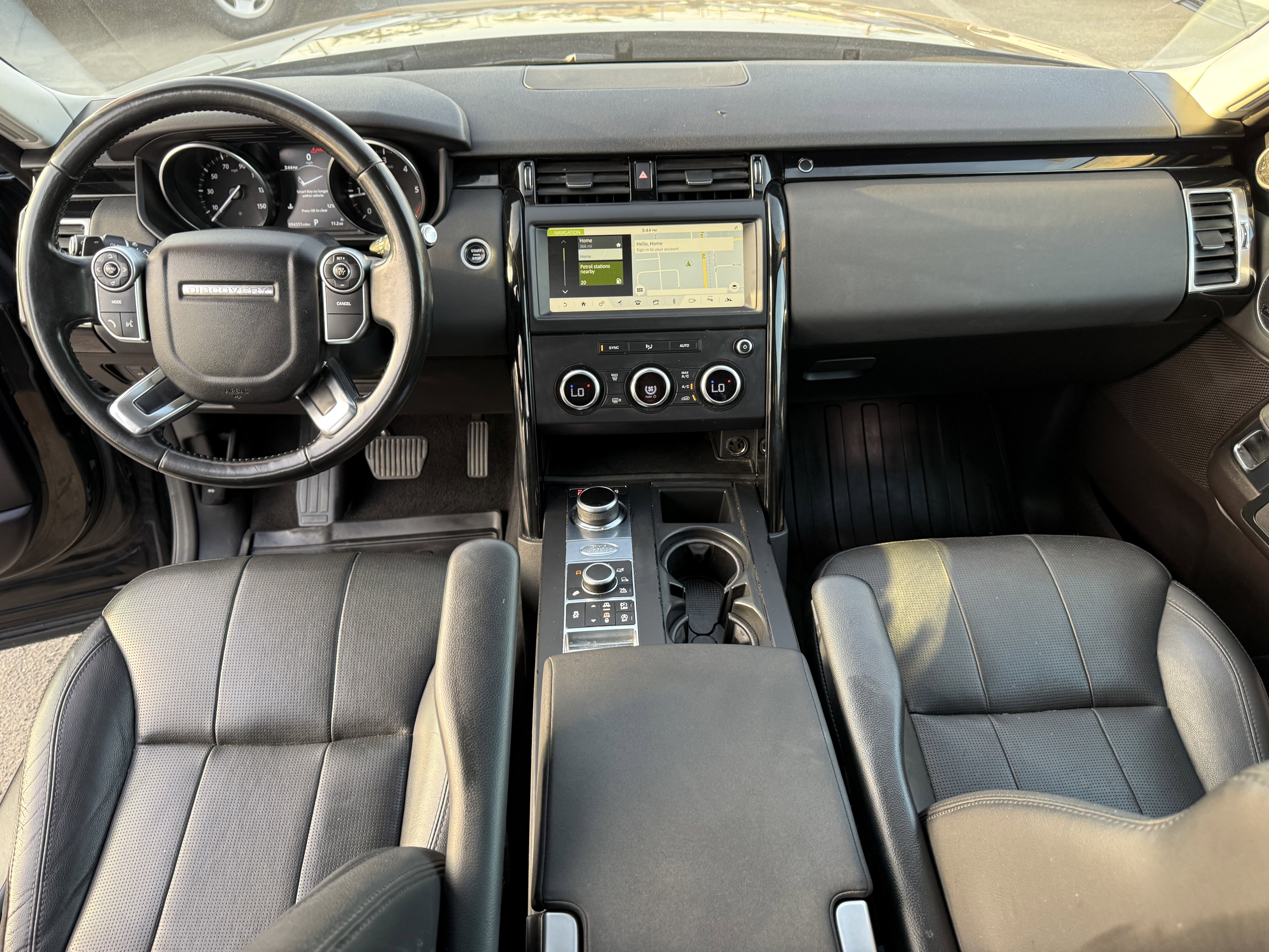Used 2018 Land Rover Discovery SE image 18