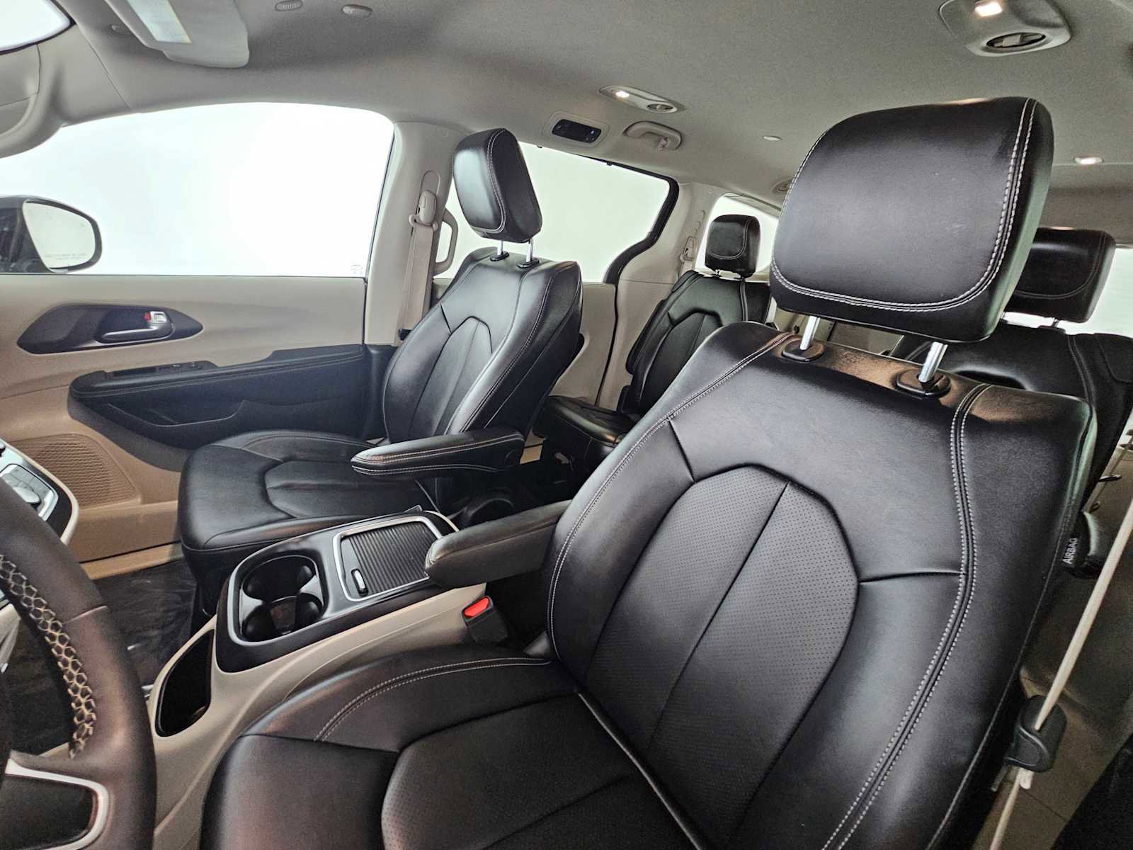 Used 2024 Chrysler Pacifica Touring-L image 23
