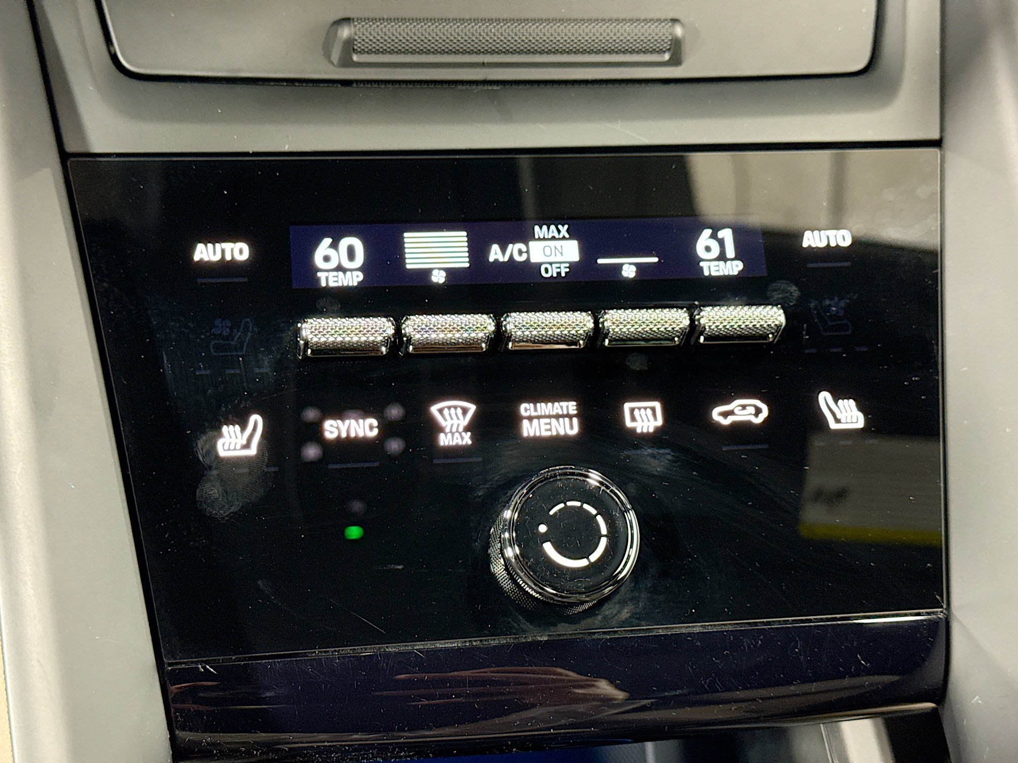 Certified 2025 Porsche Macan 4 Electric image 33