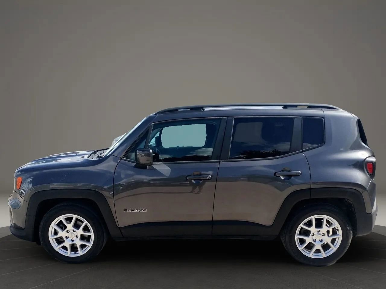 Used 2019 Jeep Renegade Latitude image 3