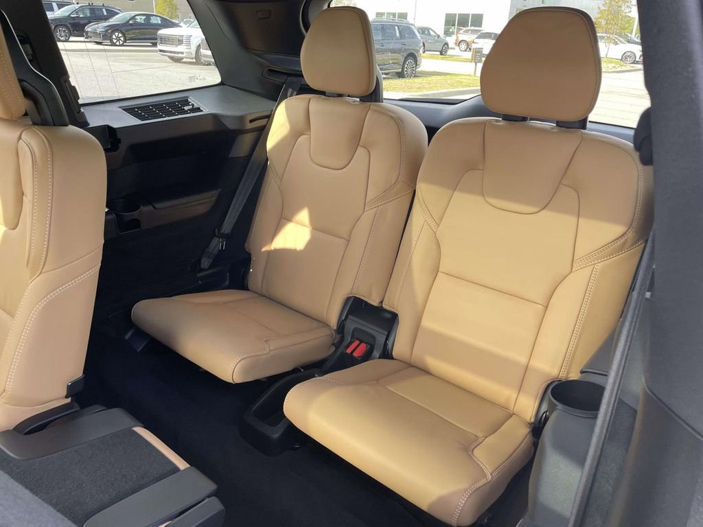 Used 2025 Volvo XC90 B6 Ultra w/ Protection Package image 3