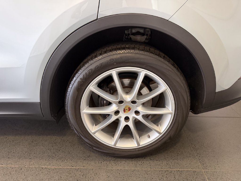 Certified 2023 Porsche Cayenne AWD/4WD image 11