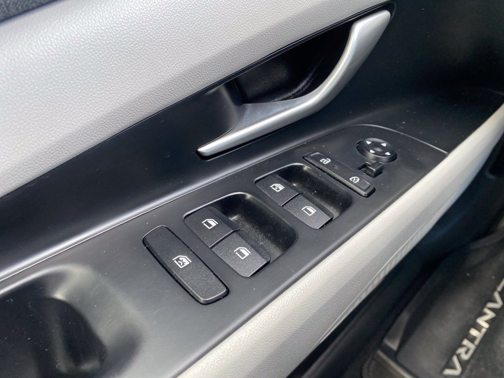 Certified 2024 Hyundai Elantra Limited FWD image 23