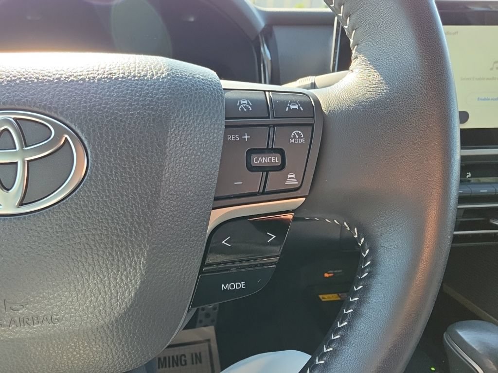 Used 2025 Toyota Camry SE FWD image 16