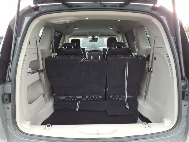 Used 2023 Chrysler Pacifica Touring-L image 9