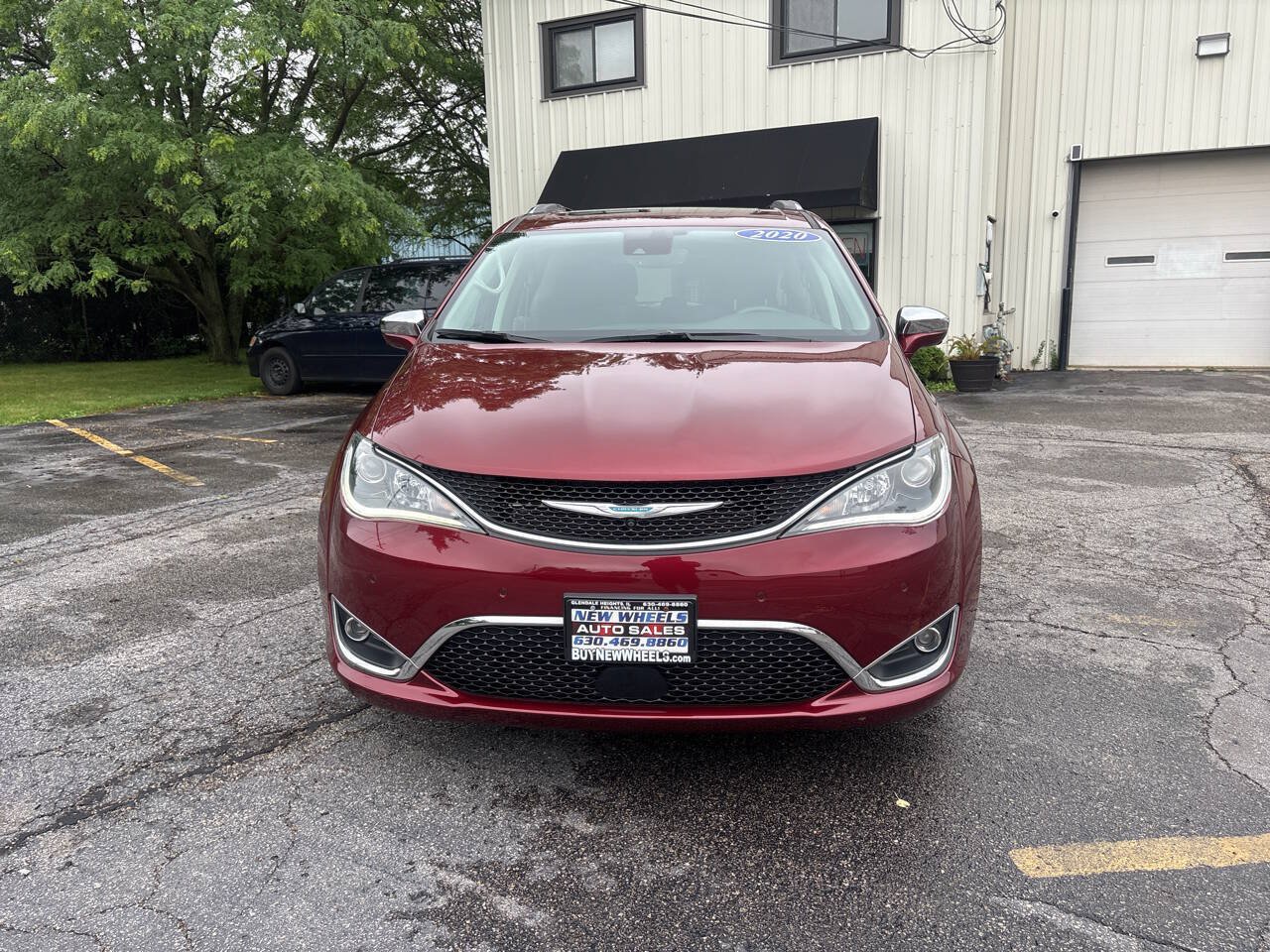 Used 2020 Chrysler Pacifica Limited w/ Advanced Safetytec Group FWD image 7
