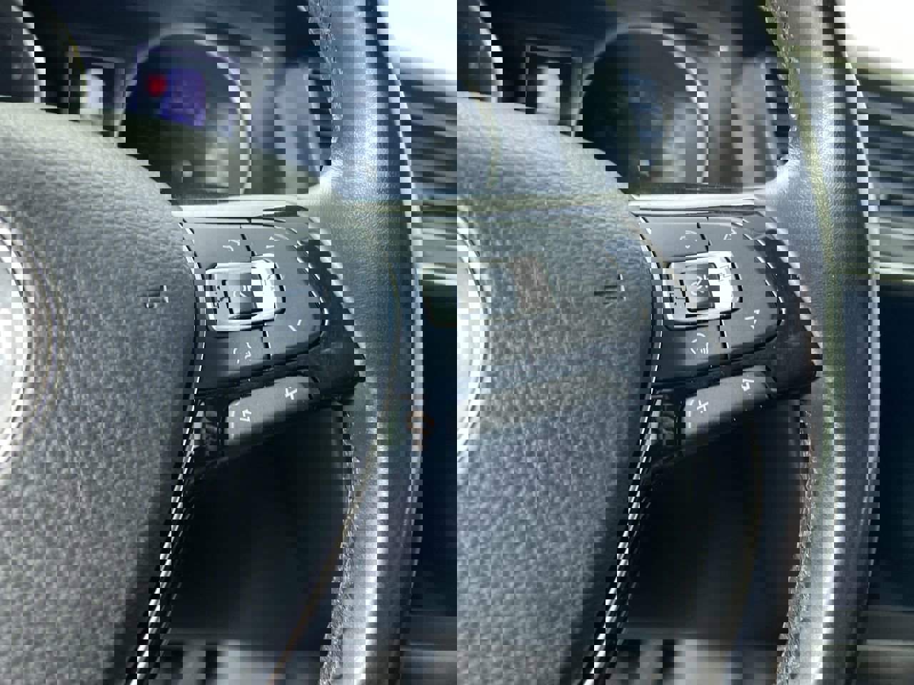 Used 2018 Volkswagen Tiguan SE image 19