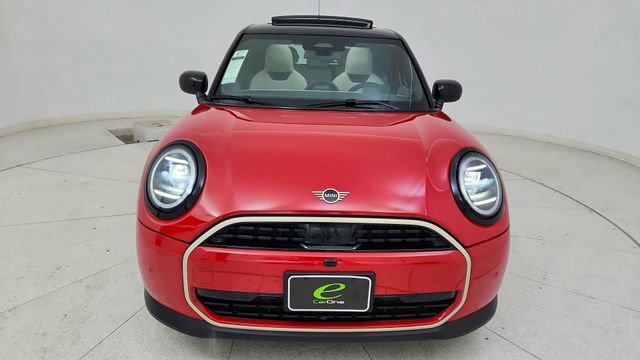Used 2025 MINI Cooper 4-Door Hardtop image 13