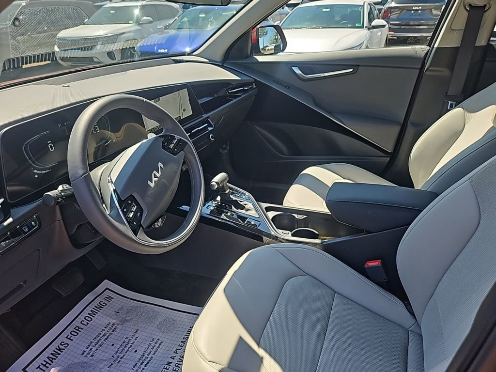 Used 2025 Kia Niro EX image 9