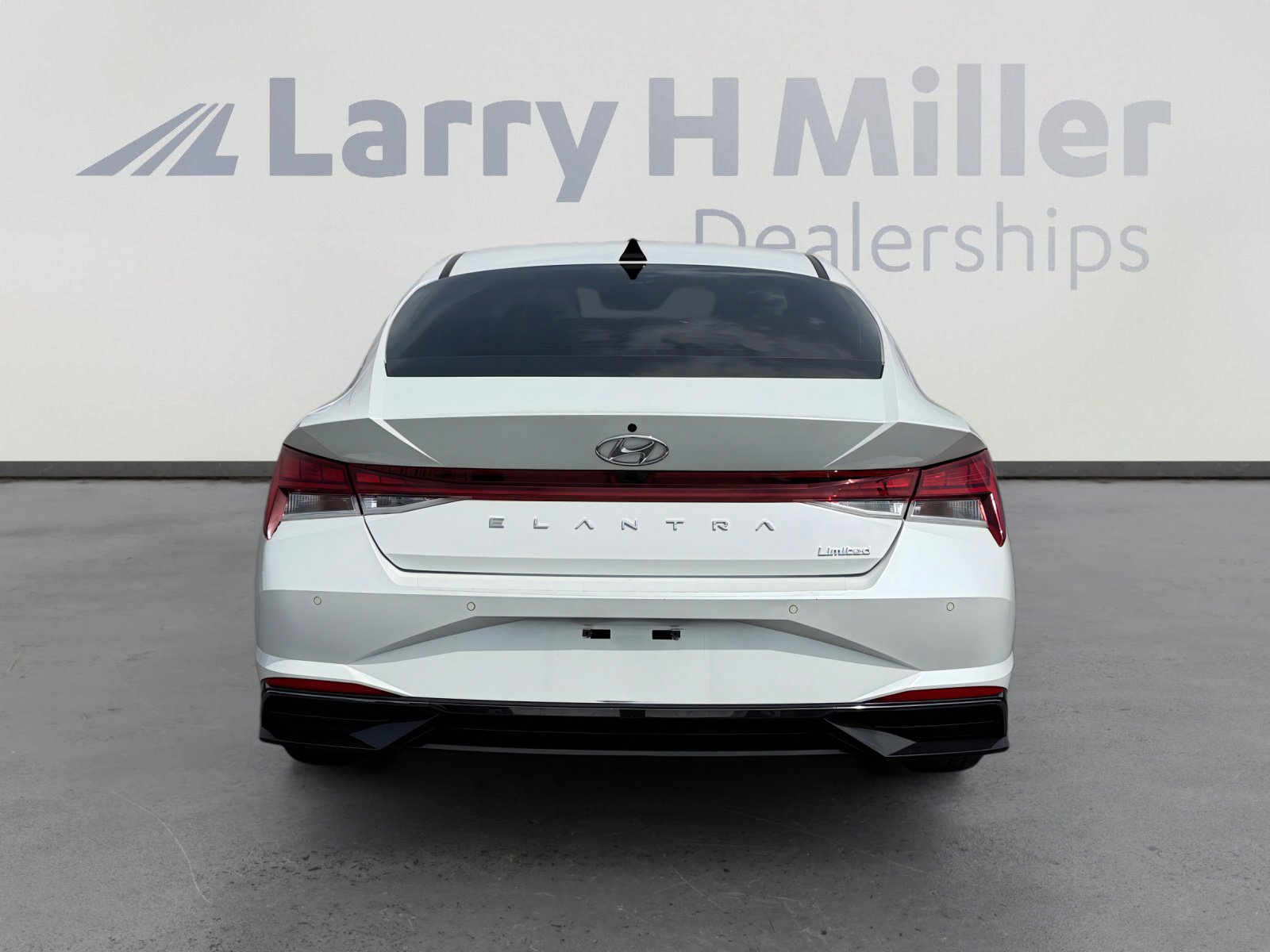 Used 2021 Hyundai Elantra Limited FWD image 4