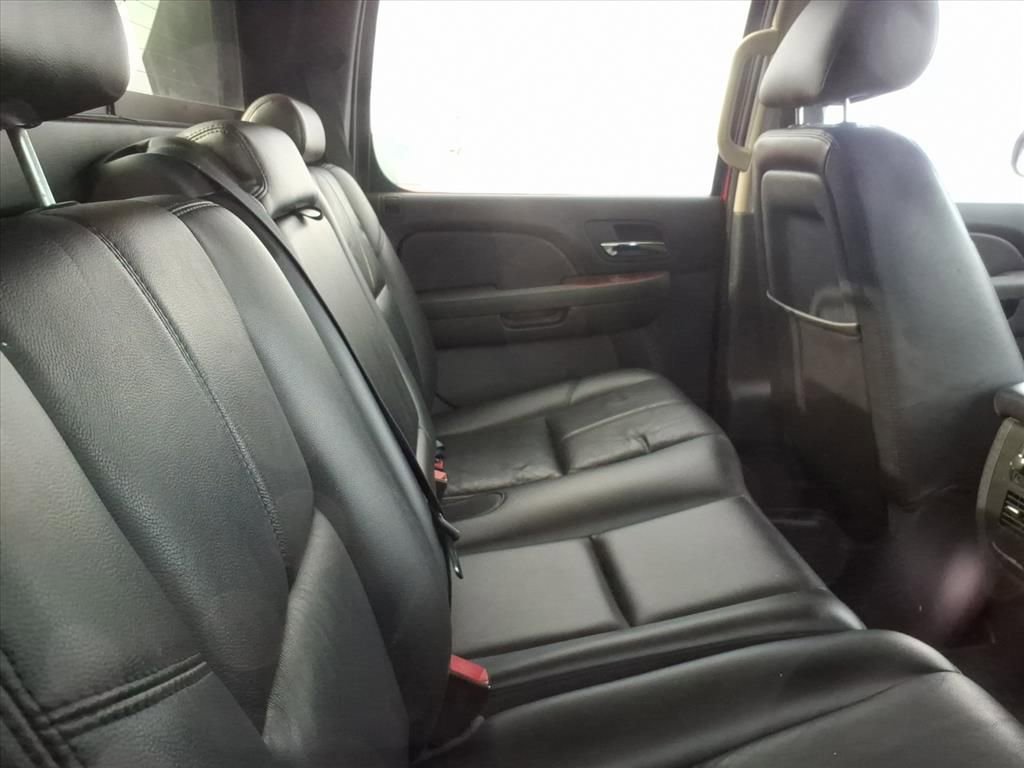 Used 2011 Chevrolet Avalanche LT RWD image 4