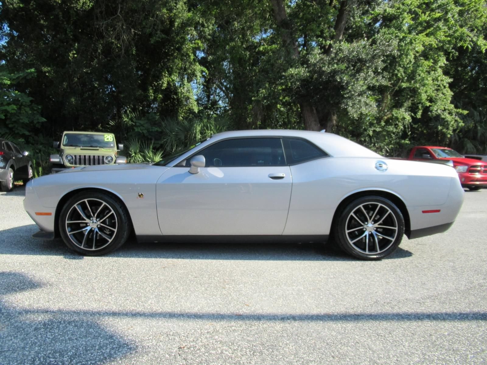 Used 2015 Dodge Challenger R/T Scat Pack w/ Leather Interior Group RWD image 4