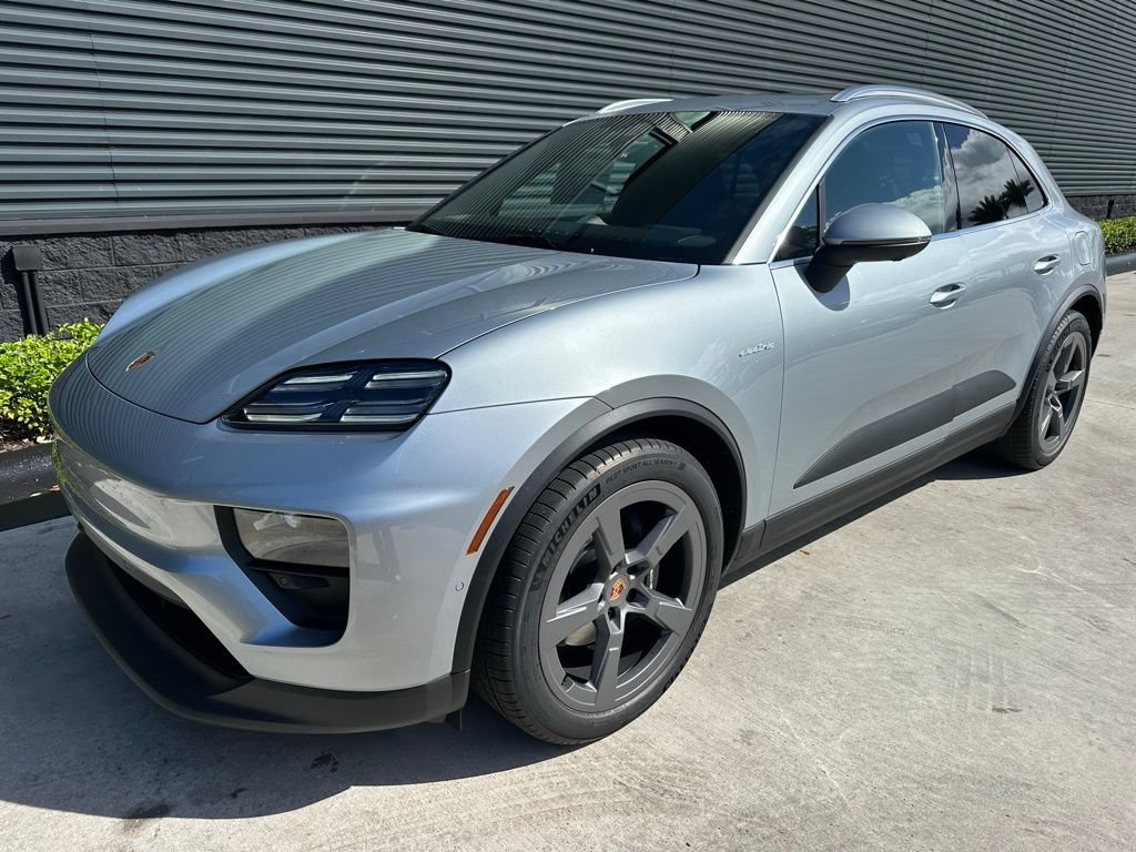 Used 2026 Porsche Macan Electric RWD image 7