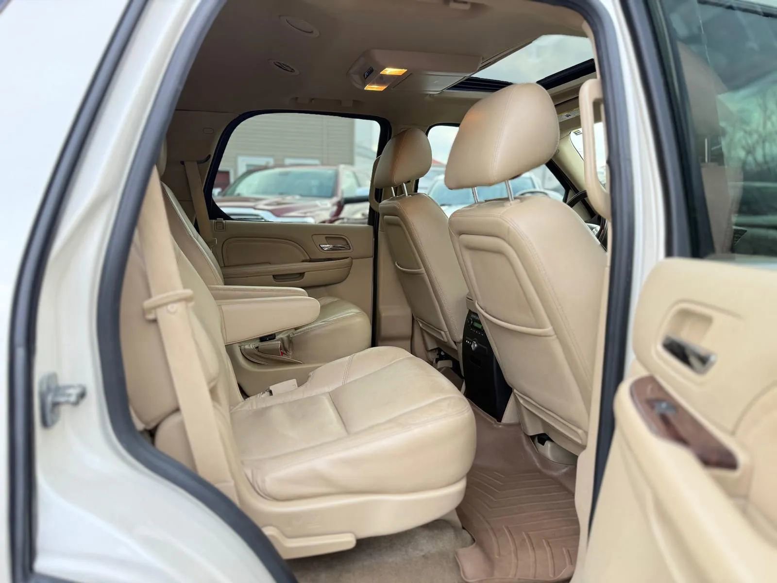 Used 2013 Cadillac Escalade Premium image 34